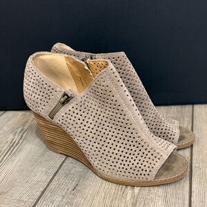 Lucky Brand Suede Perforated Taupe Wedge Ankle Boots Zippers Peep Toe EUC 8.5